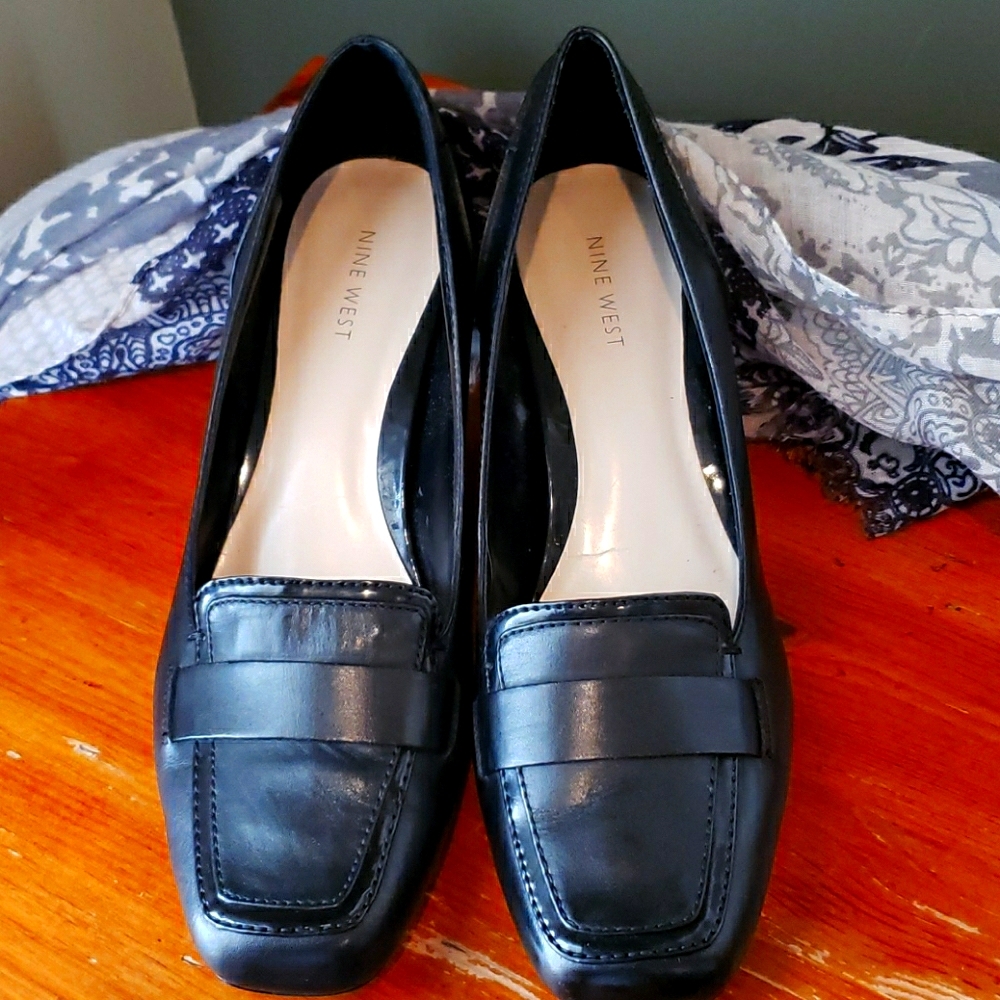 Nine West Genuine Leather 2" Loafers  Black Sz 10m
